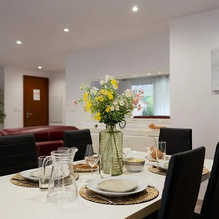 Apartment T3 En Rez-de-jardin A Six-fours *